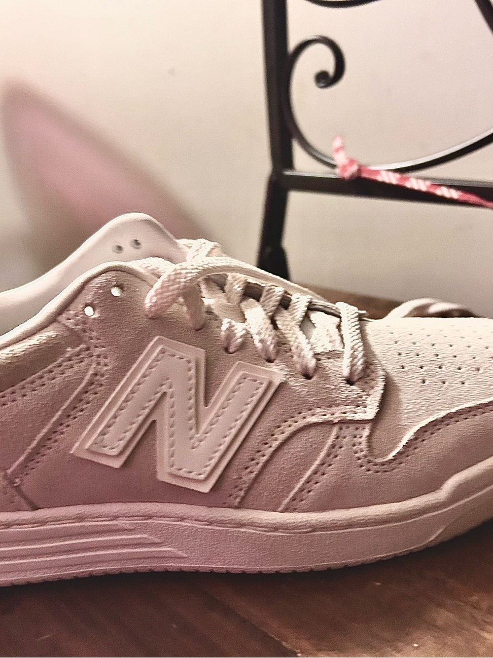 New Balance womens 6 Pink Suede Lace-Up Sneakers